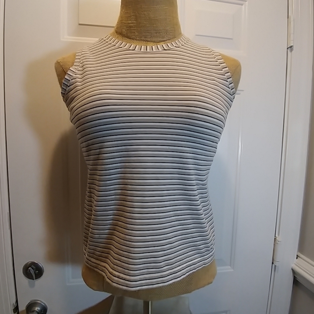 Northeast Outfitters Tank Size M